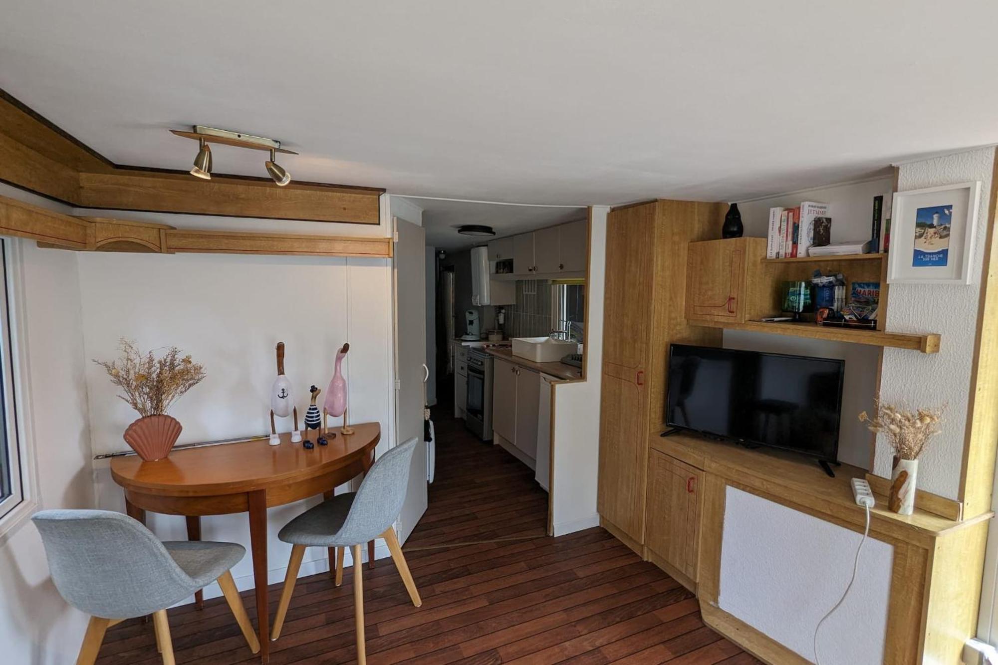 Charming Just Steps From The Sea Chalet